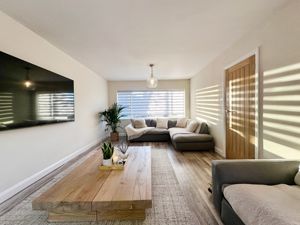 Lounge- click for photo gallery